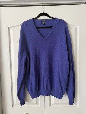 Club Room Men's V-Neck Sweater in Purple